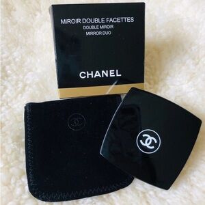 🔥NWT🔥CHANEL 🔥Dual Compact Mirrors Colors Black or White.🔥